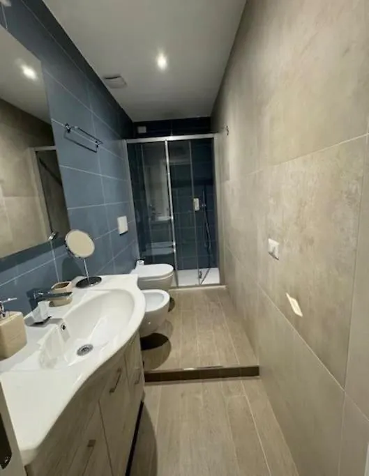 La Suite Di Leon Roma 0*,  Italia
